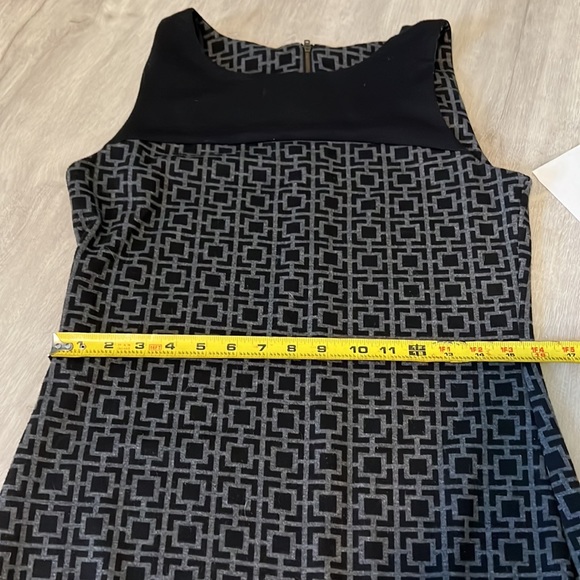 Laundry by Shelli Segal Geometric Box Print Shift Dress - Picture 4 of 7